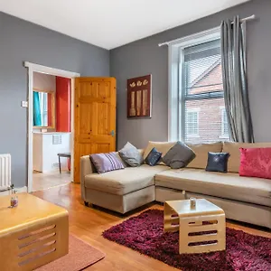 City Centre Super Spacious Free Parking And Wi Fi Apartment