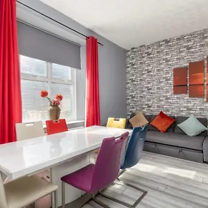 Centre Super Spacious Town House Free Parking And Wi-fi Apartment